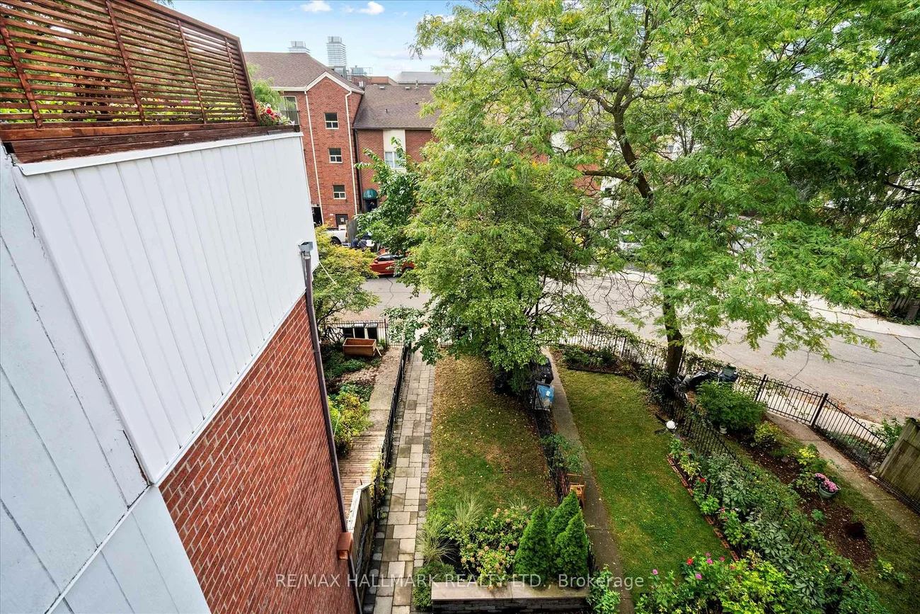 18, Sydenham, Regent Park, Toronto