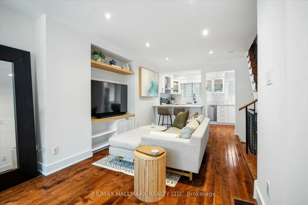 18, Sydenham, Regent Park, Toronto