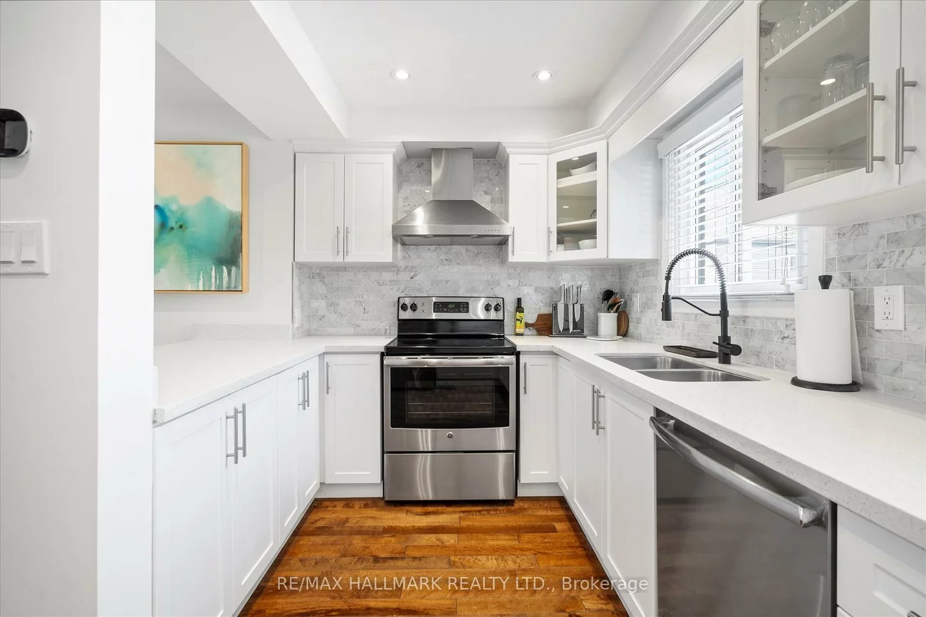18, Sydenham, Regent Park, Toronto