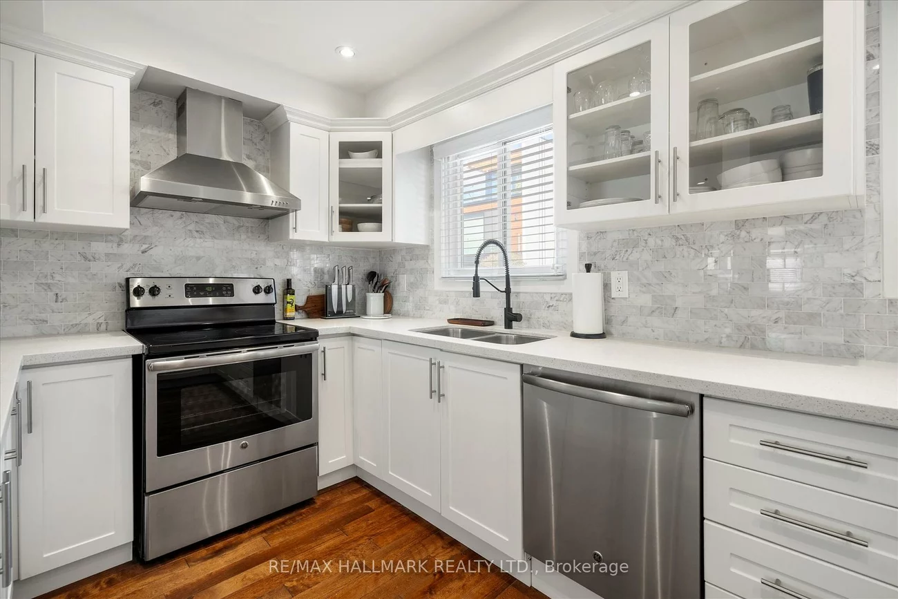 18, Sydenham, Regent Park, Toronto