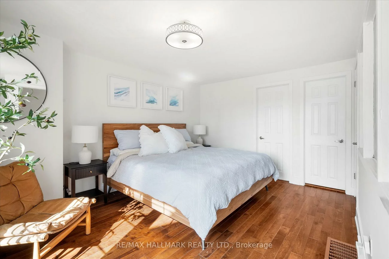 18, Sydenham, Regent Park, Toronto