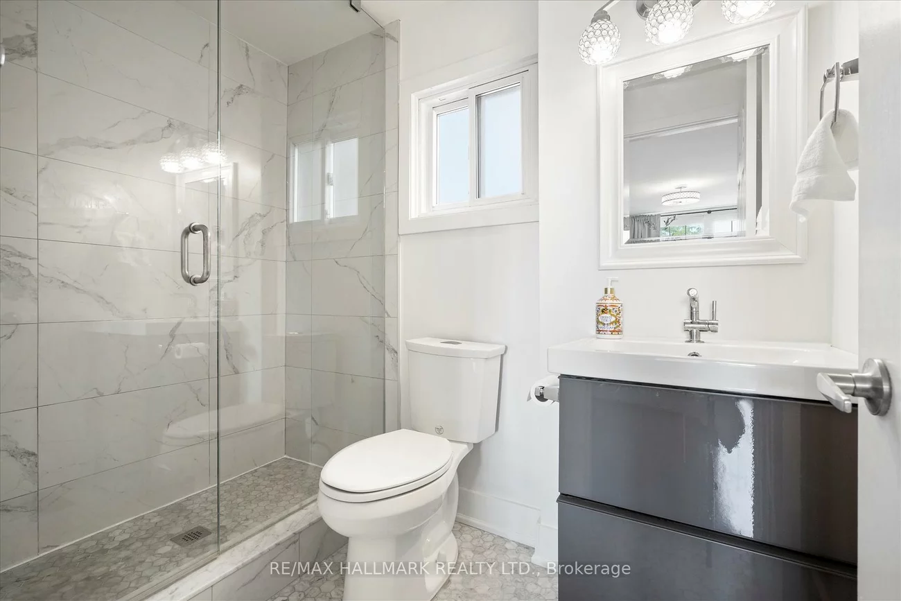 18, Sydenham, Regent Park, Toronto