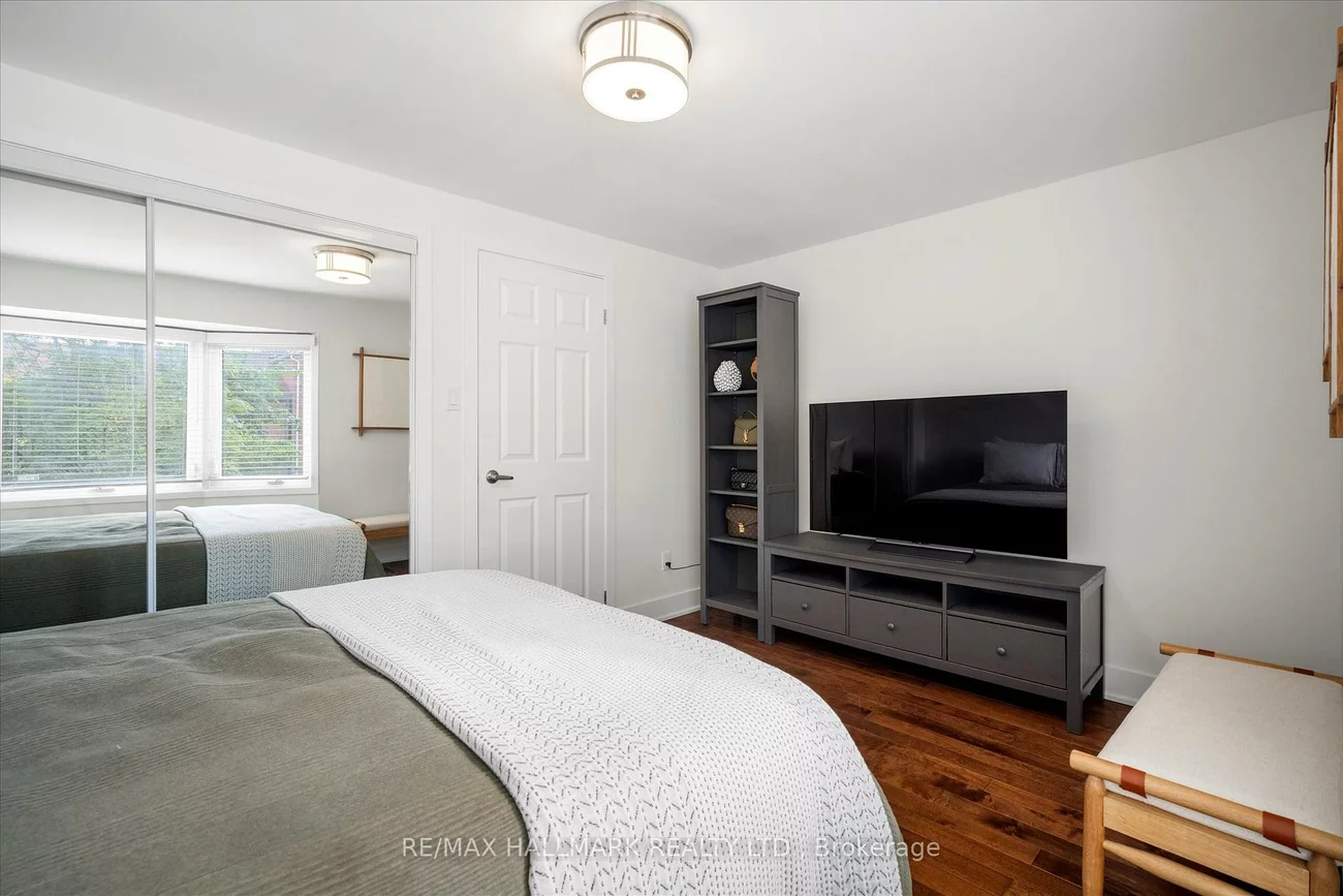 18, Sydenham, Regent Park, Toronto