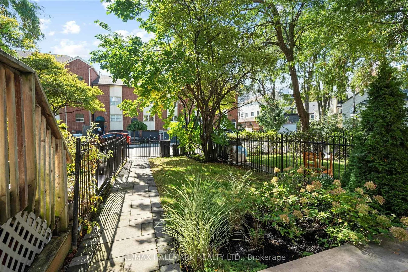 18, Sydenham, Regent Park, Toronto