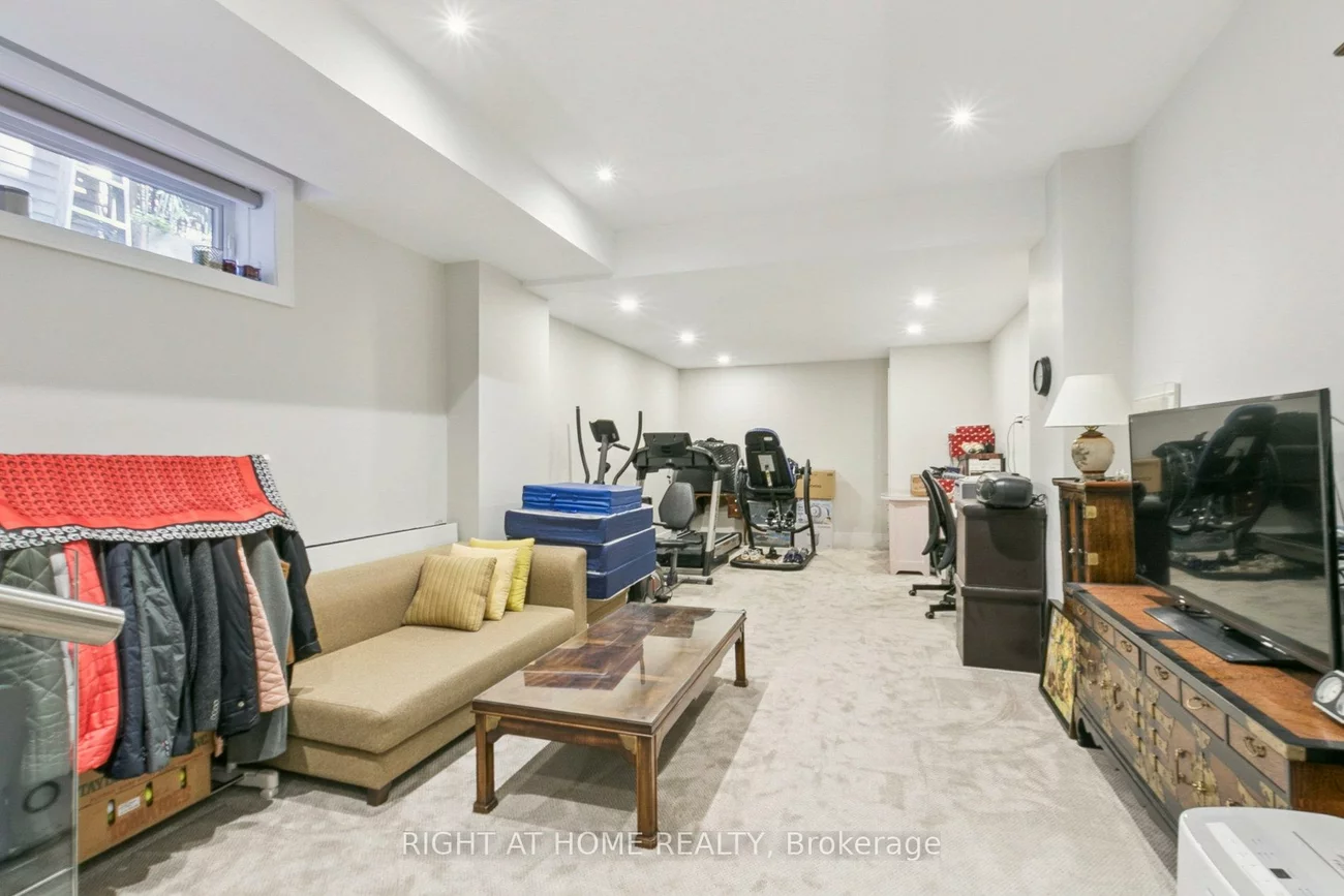 341, Balliol, Mount Pleasant East, Toronto