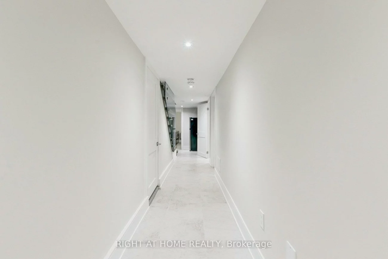 341, Balliol, Mount Pleasant East, Toronto