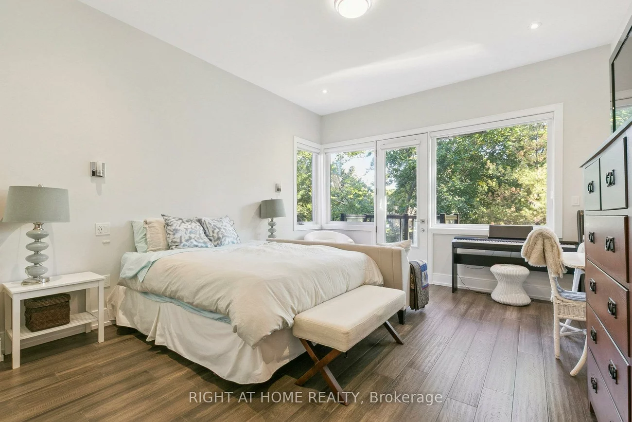 341, Balliol, Mount Pleasant East, Toronto