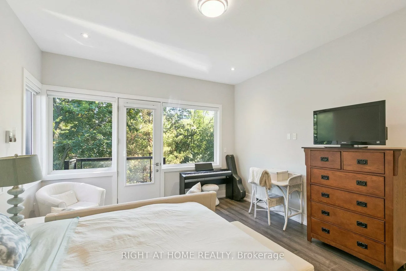 341, Balliol, Mount Pleasant East, Toronto