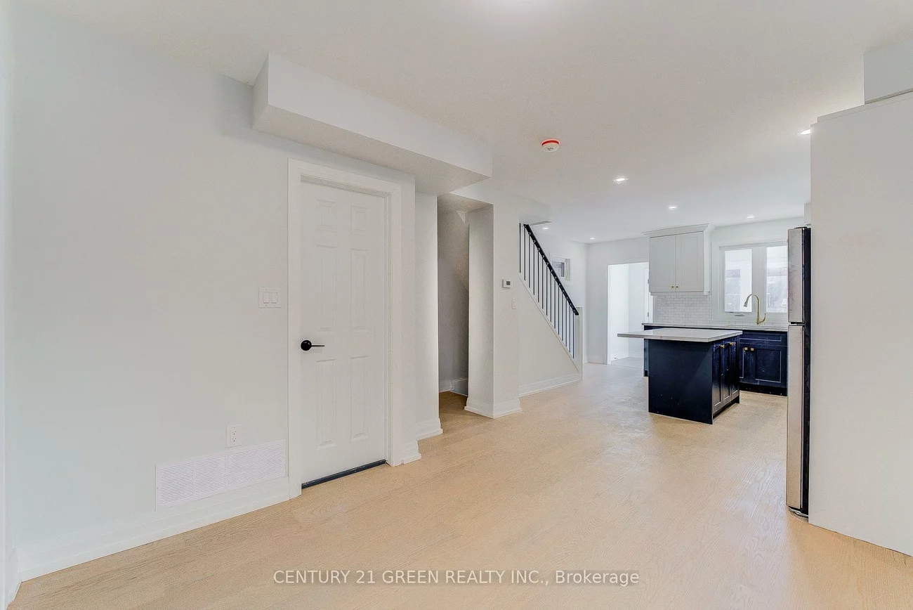 259, Robina, Oakwood Village, Toronto