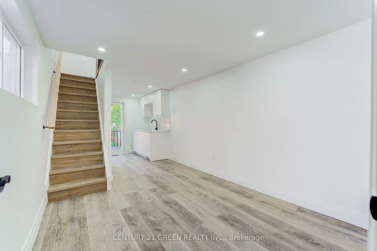 259, Robina, Oakwood Village, Toronto