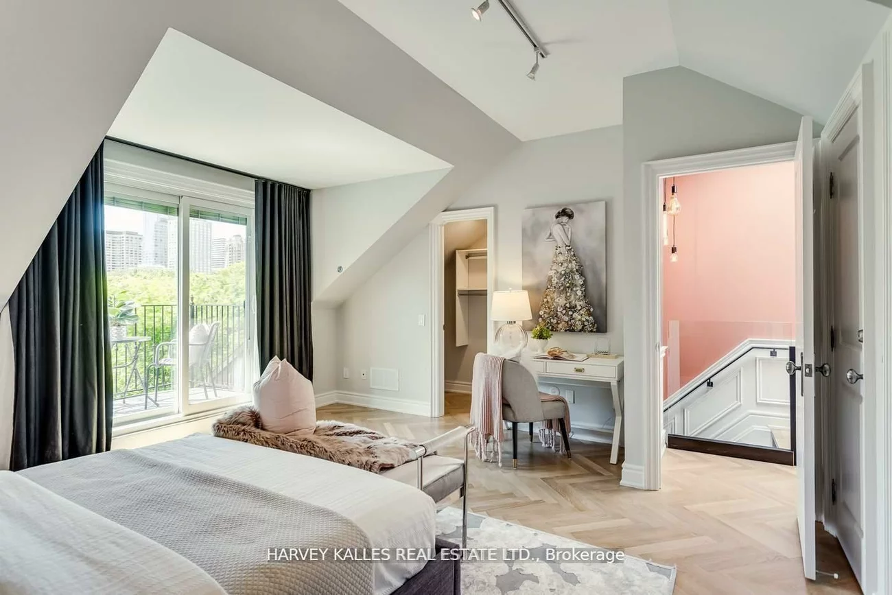 106, Belmont, Annex, Toronto