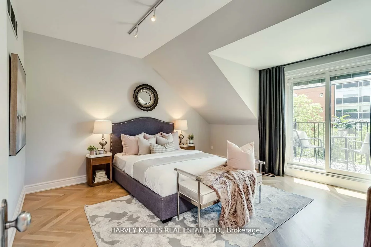 106, Belmont, Annex, Toronto