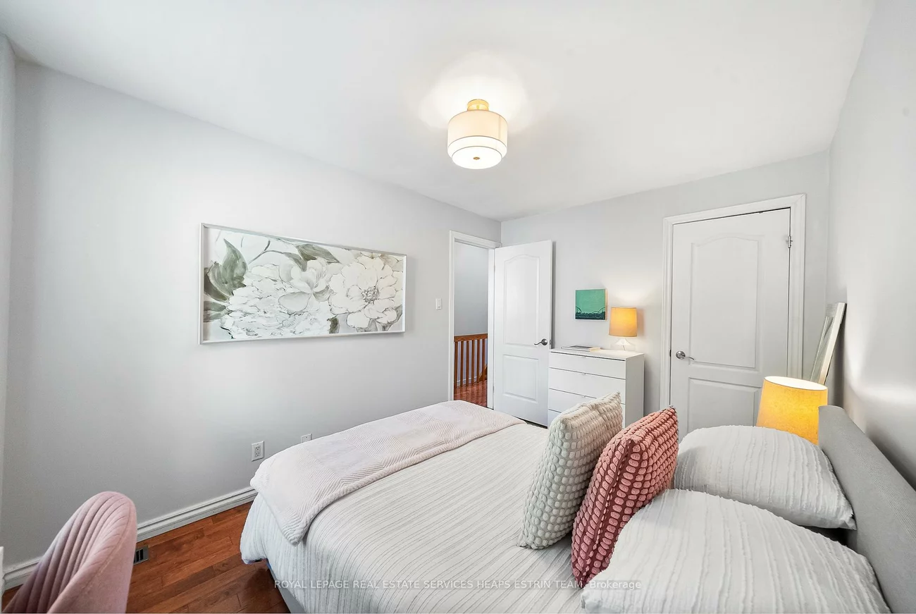 25, Bishop, Annex, Toronto