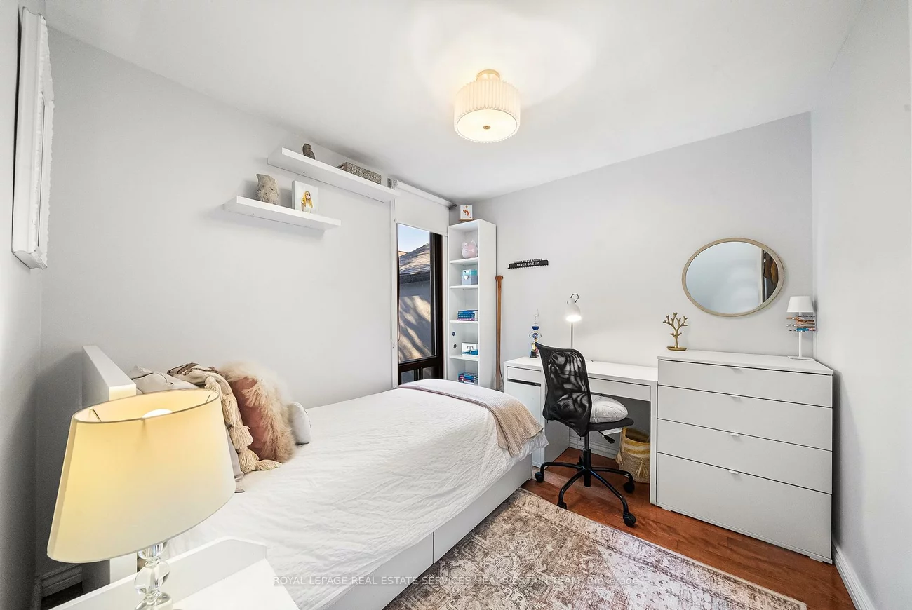 25, Bishop, Annex, Toronto