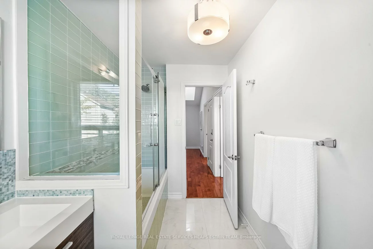 25, Bishop, Annex, Toronto
