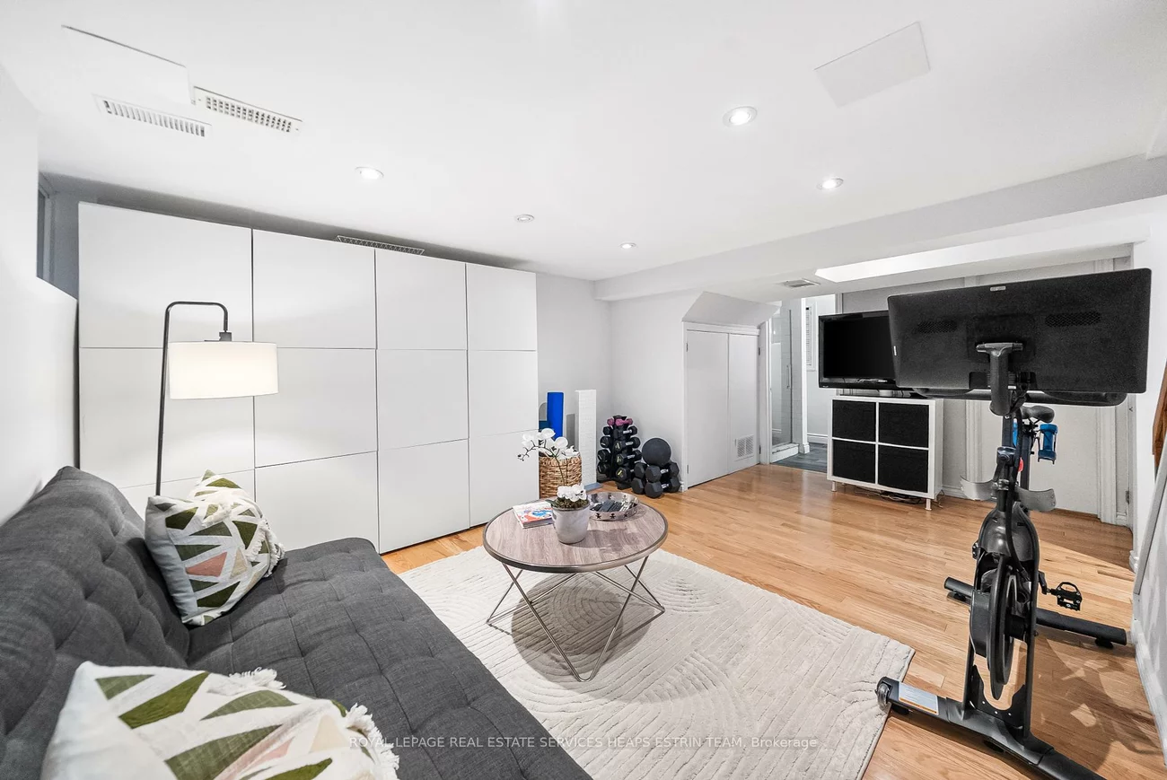25, Bishop, Annex, Toronto