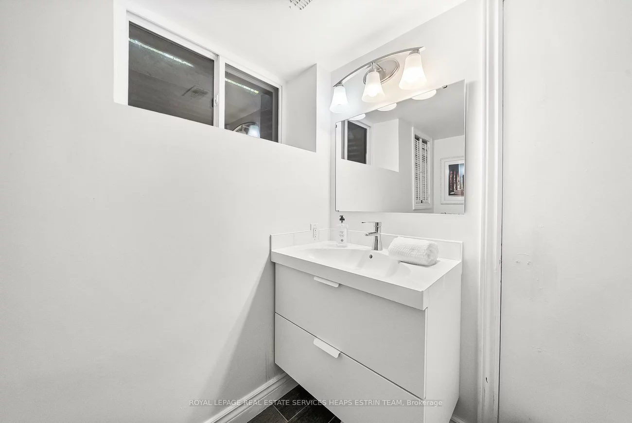 25, Bishop, Annex, Toronto
