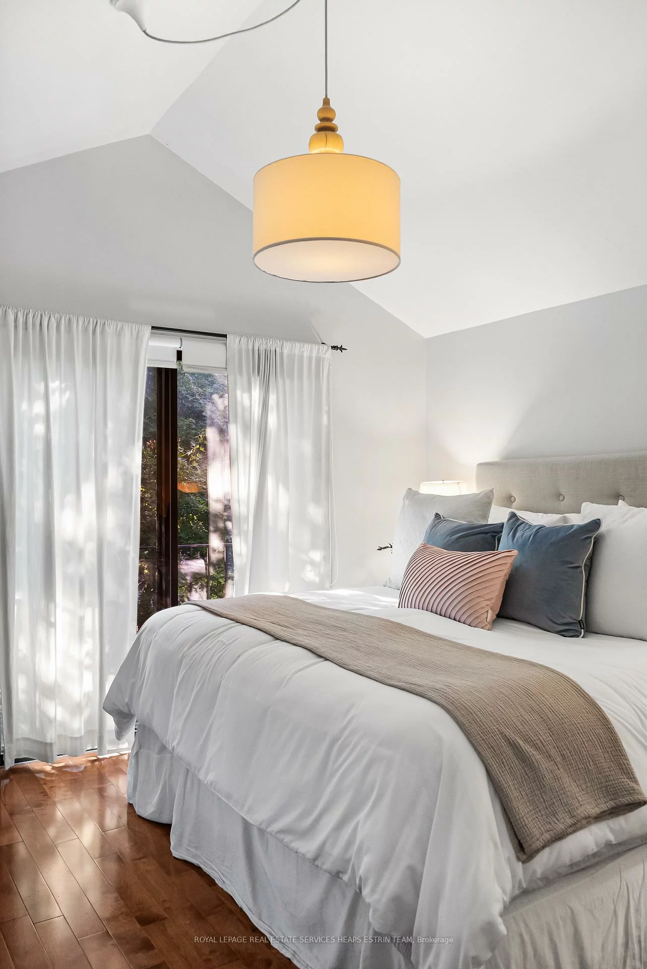 25, Bishop, Annex, Toronto