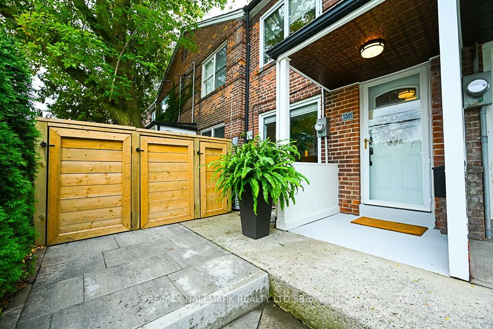 3318, Bathurst, Englemount-Lawrence, Toronto