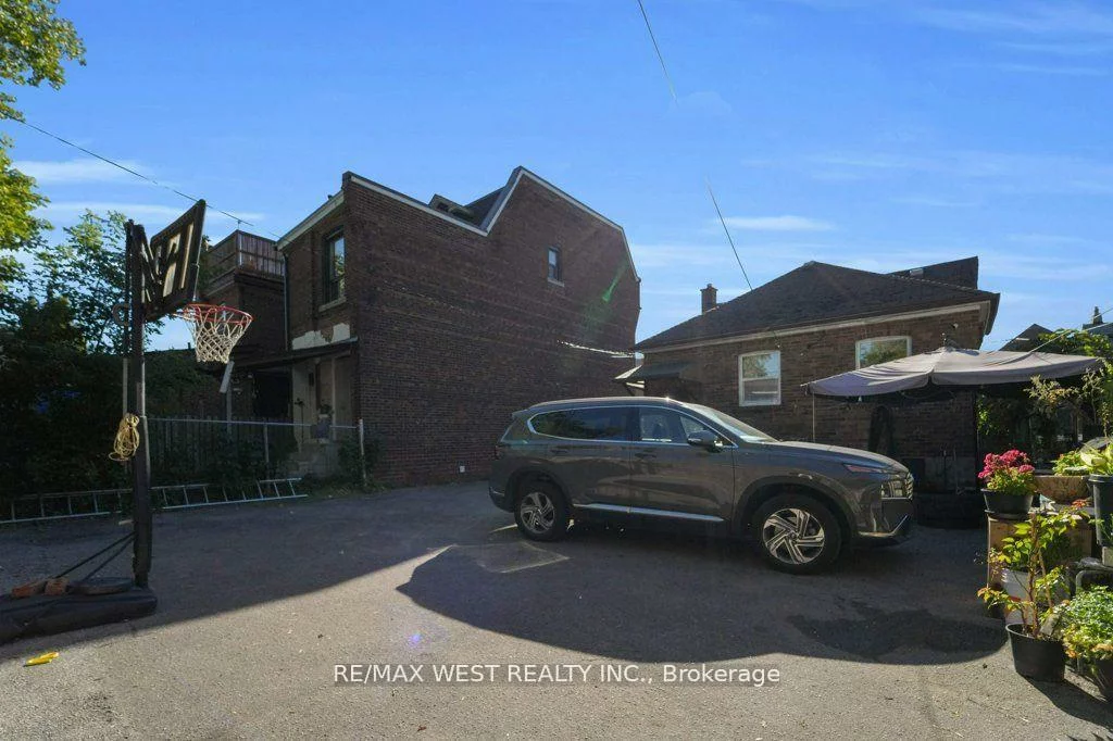 225, Oakwood, Oakwood Village, Toronto
