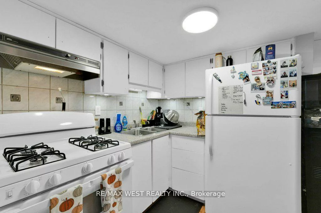 225, Oakwood, Oakwood Village, Toronto