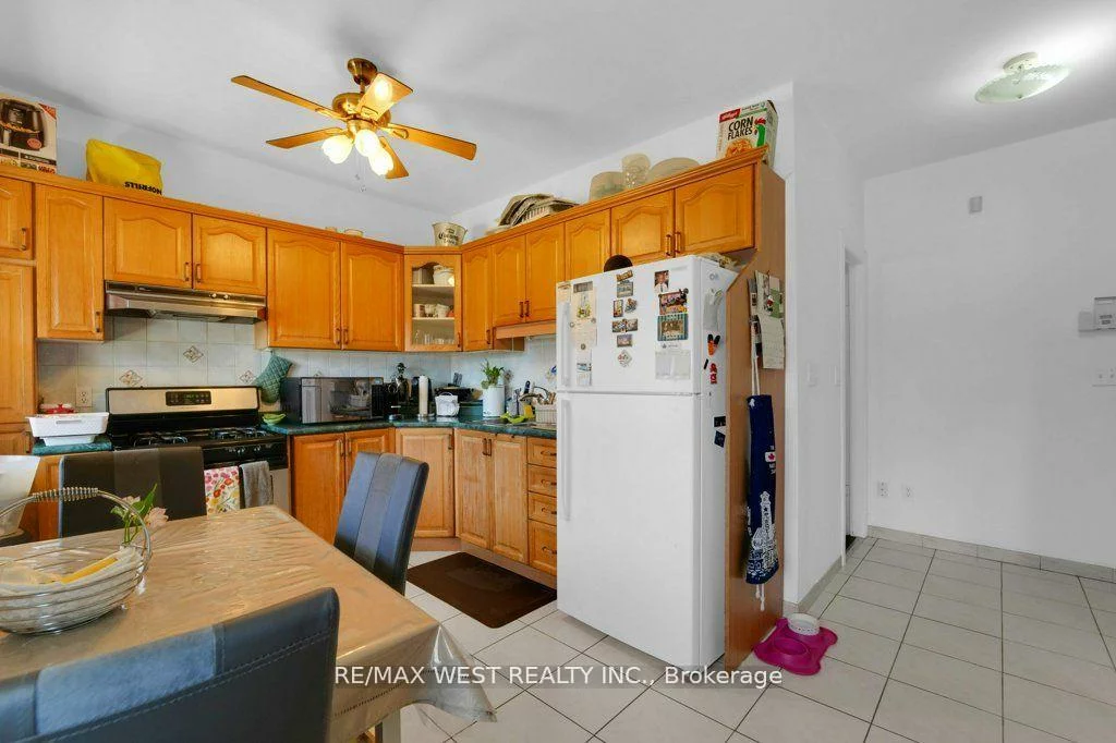 225, Oakwood, Oakwood Village, Toronto