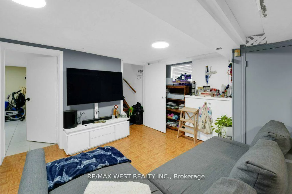 225, Oakwood, Oakwood Village, Toronto
