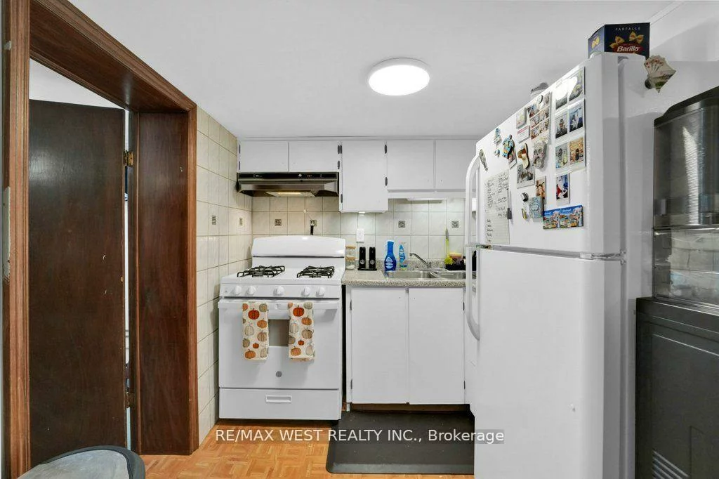 225, Oakwood, Oakwood Village, Toronto
