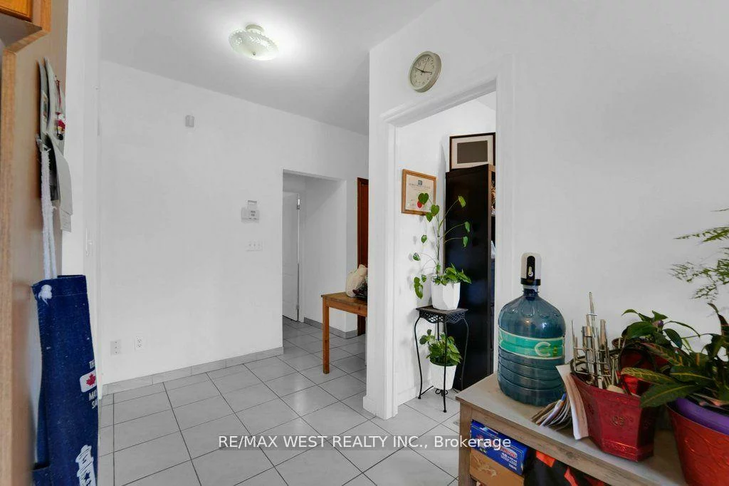 225, Oakwood, Oakwood Village, Toronto
