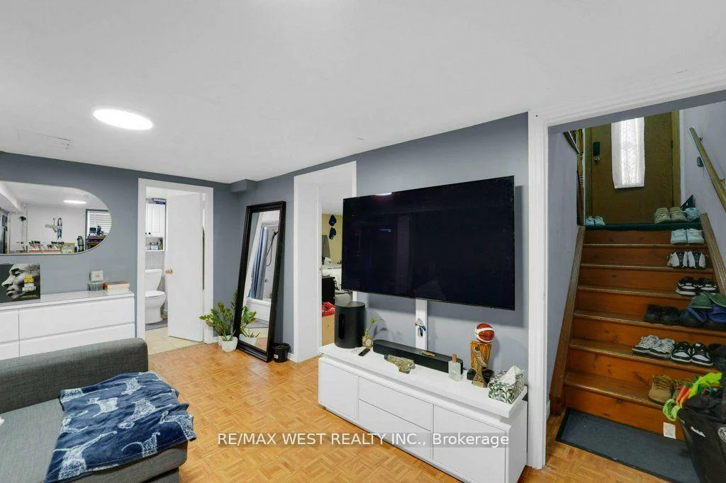 225, Oakwood, Oakwood Village, Toronto