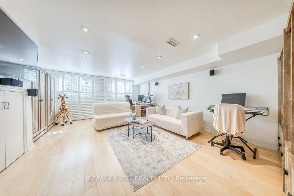 61, Corning, Don Valley Village, Toronto