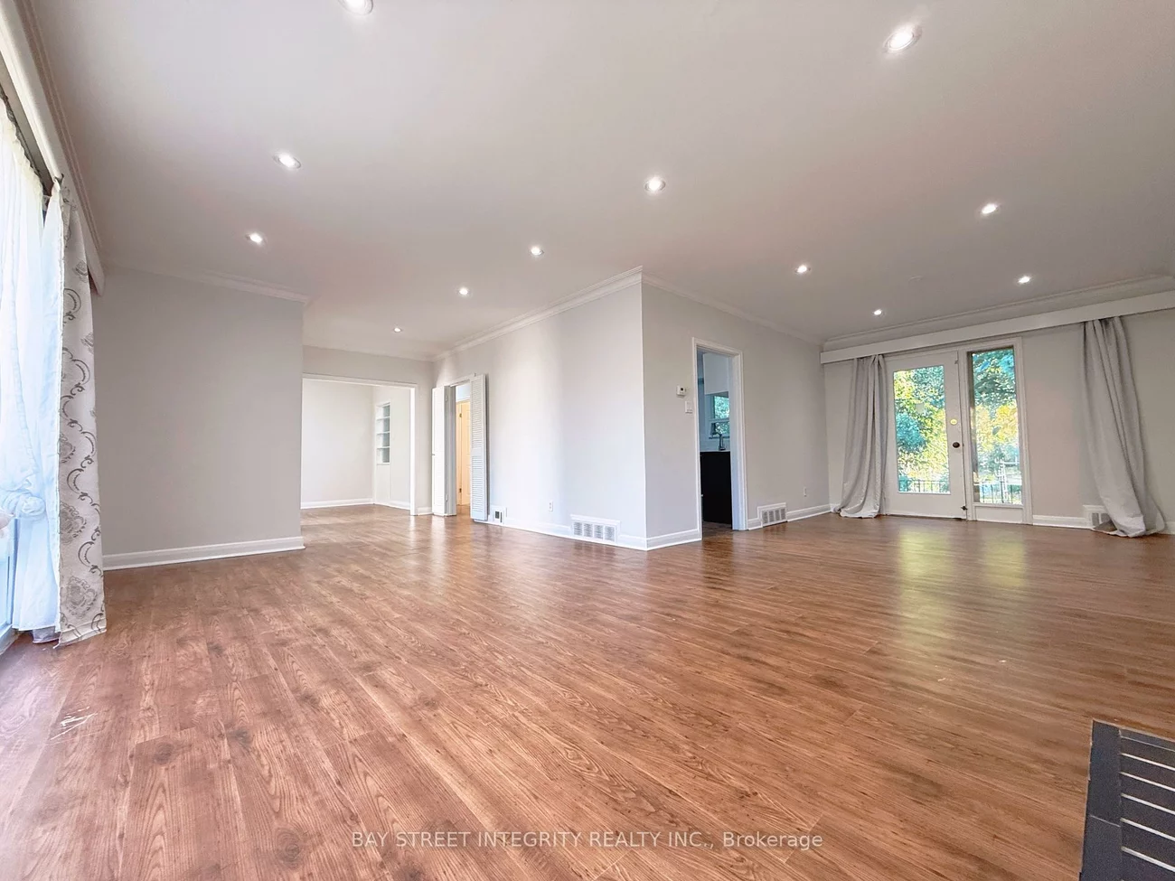 143, Munro, St. Andrew-Windfields, Toronto