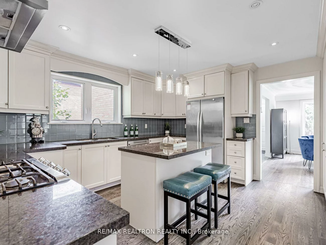 4, Chater, Englemount-Lawrence, Toronto