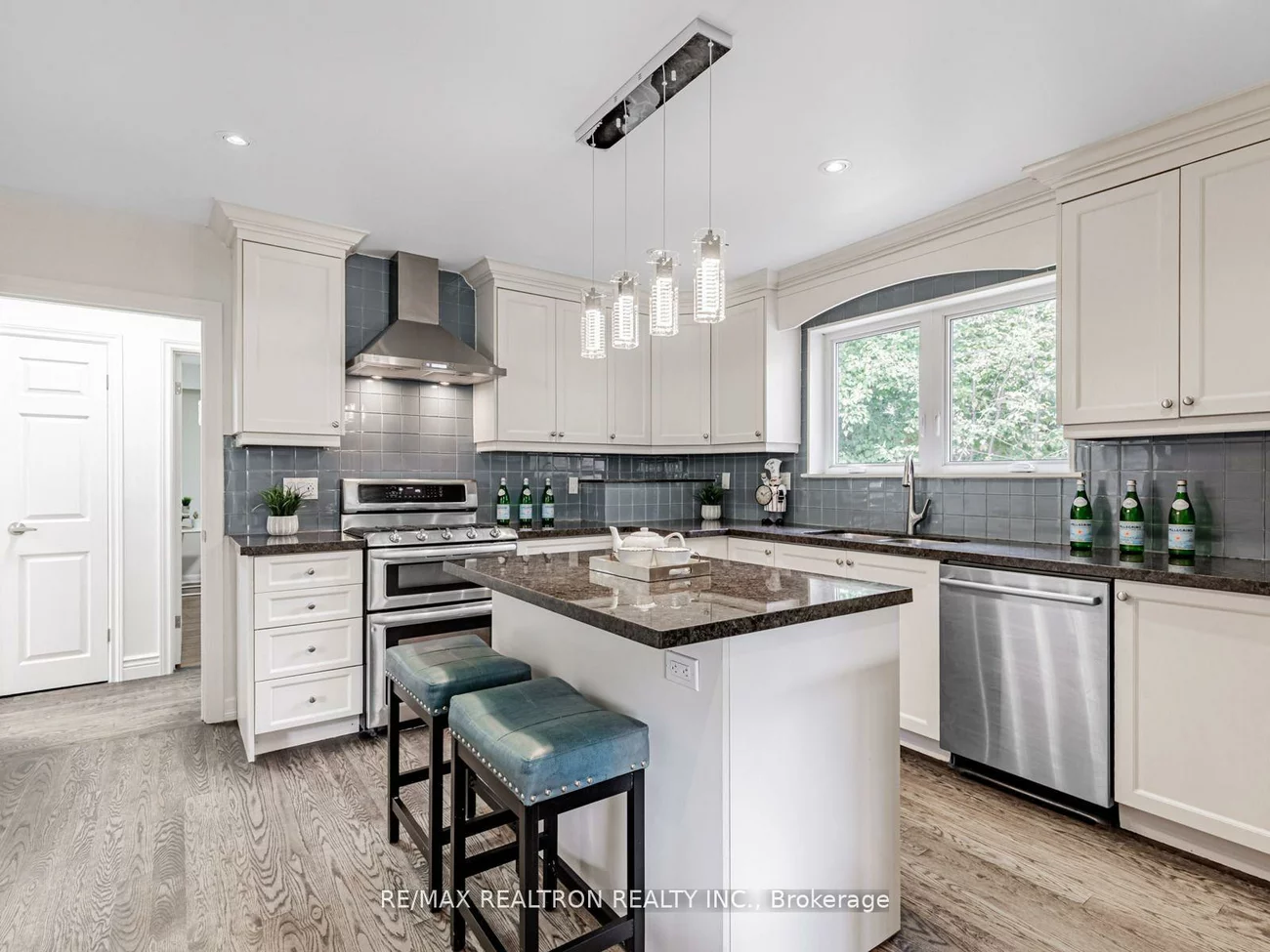 4, Chater, Englemount-Lawrence, Toronto