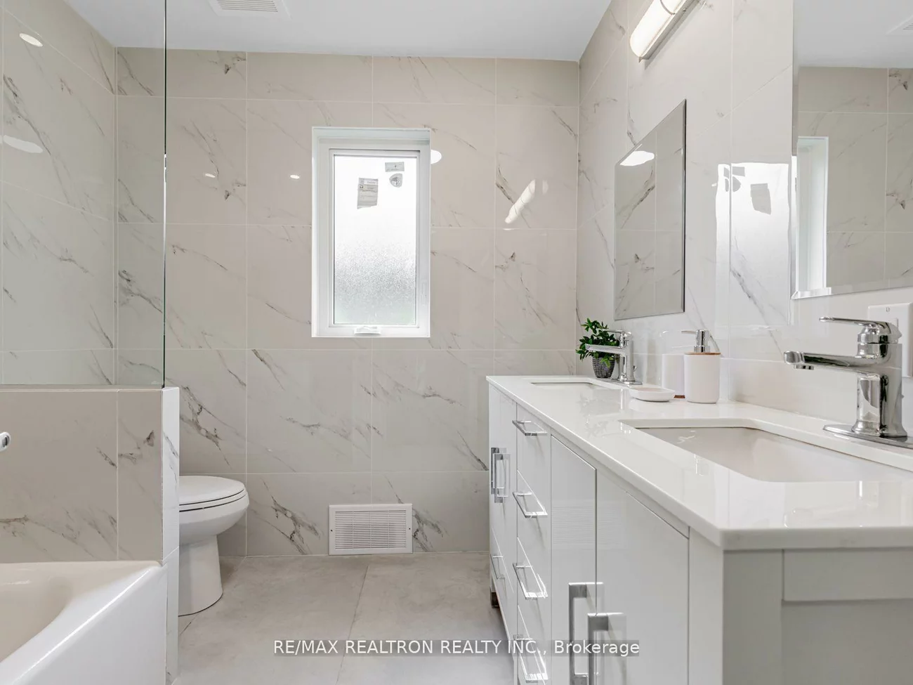 4, Chater, Englemount-Lawrence, Toronto