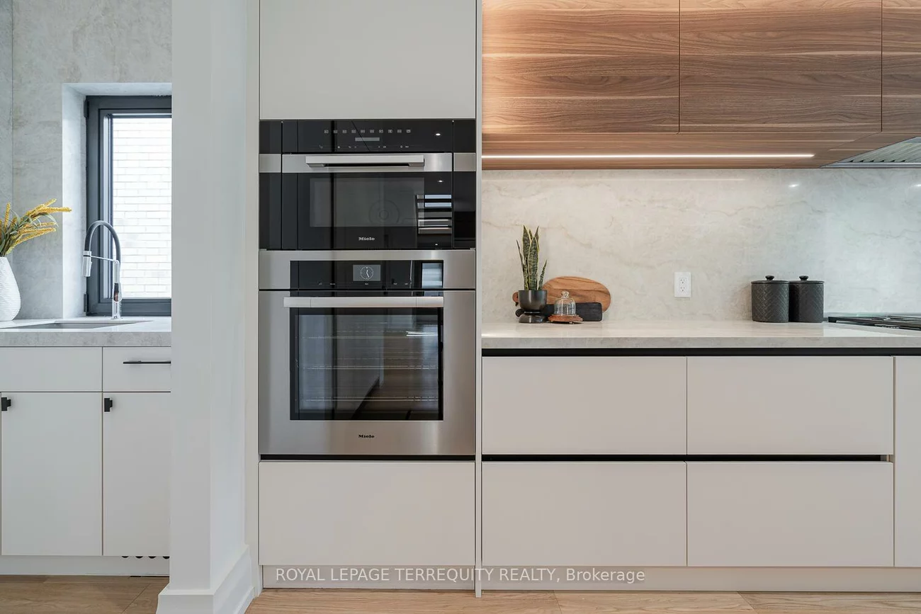 207, Newton, Newtonbrook East, Toronto