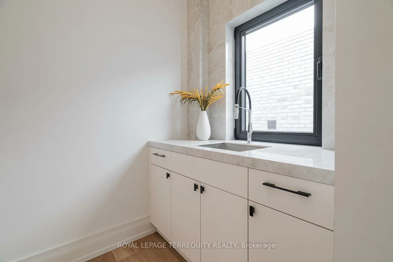 207, Newton, Newtonbrook East, Toronto