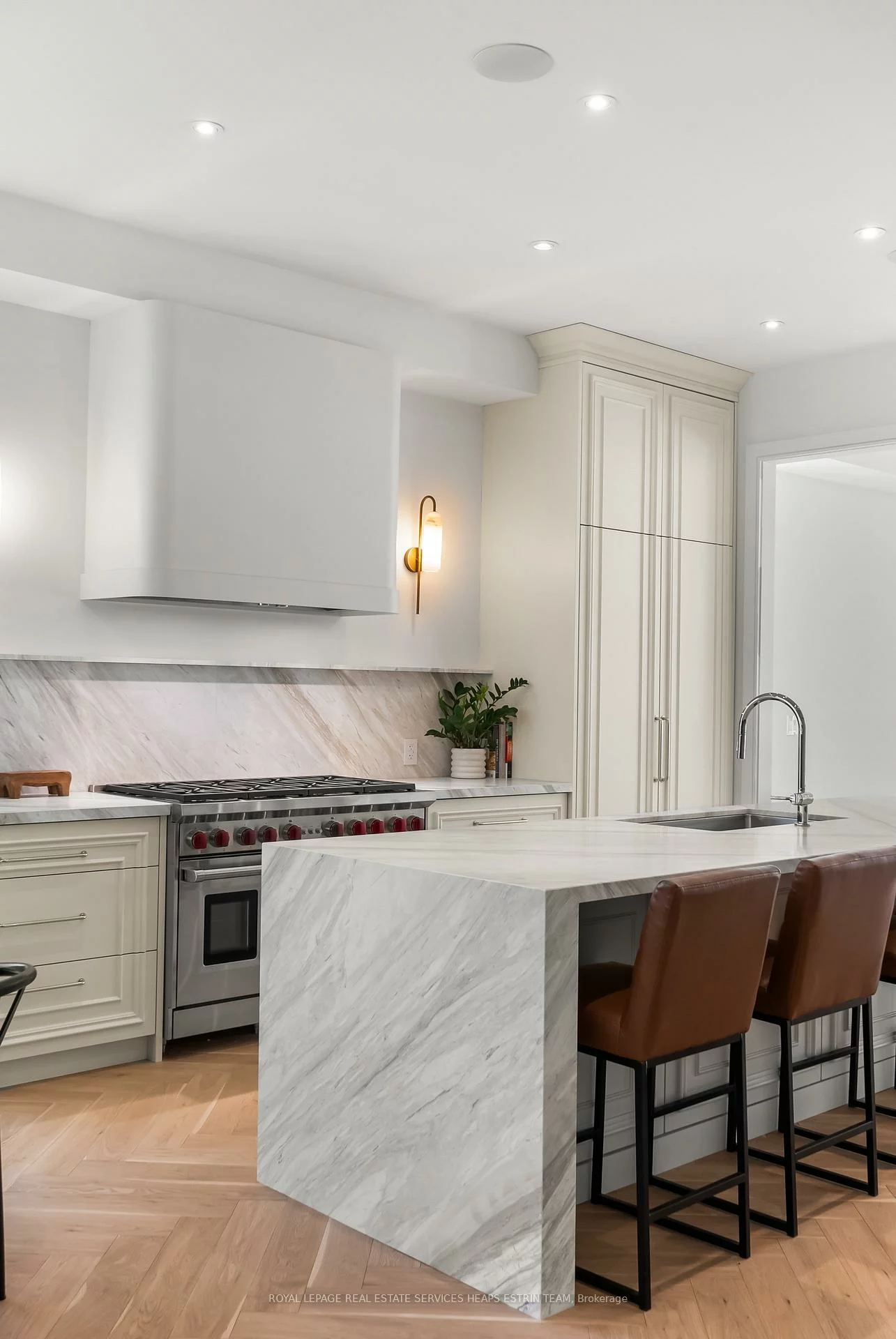 38, Evergreen, Leaside, Toronto