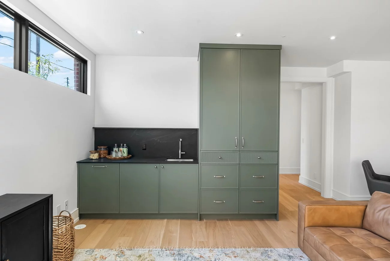 38, Evergreen, Leaside, Toronto