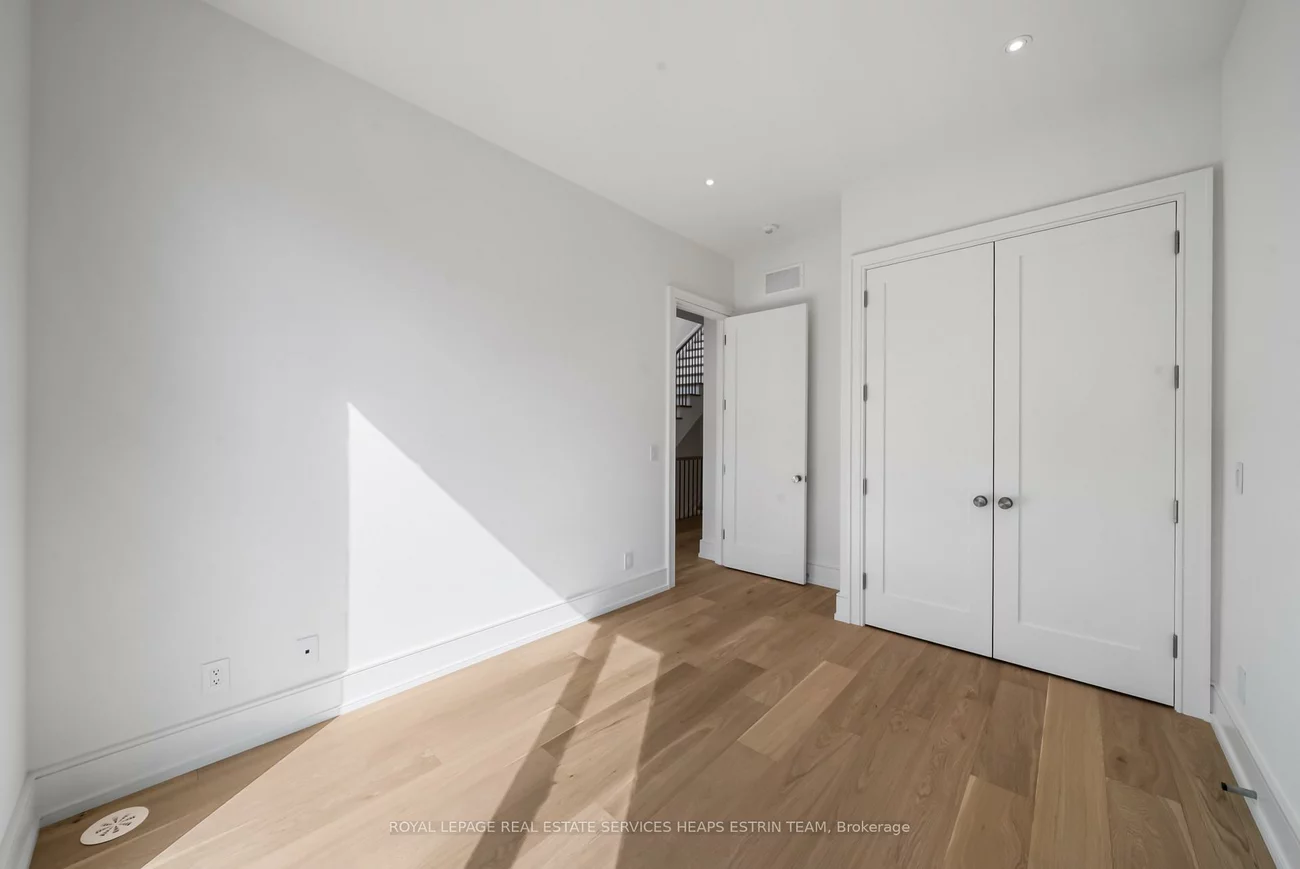 38, Evergreen, Leaside, Toronto