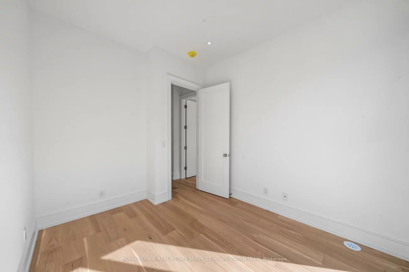 38, Evergreen, Leaside, Toronto