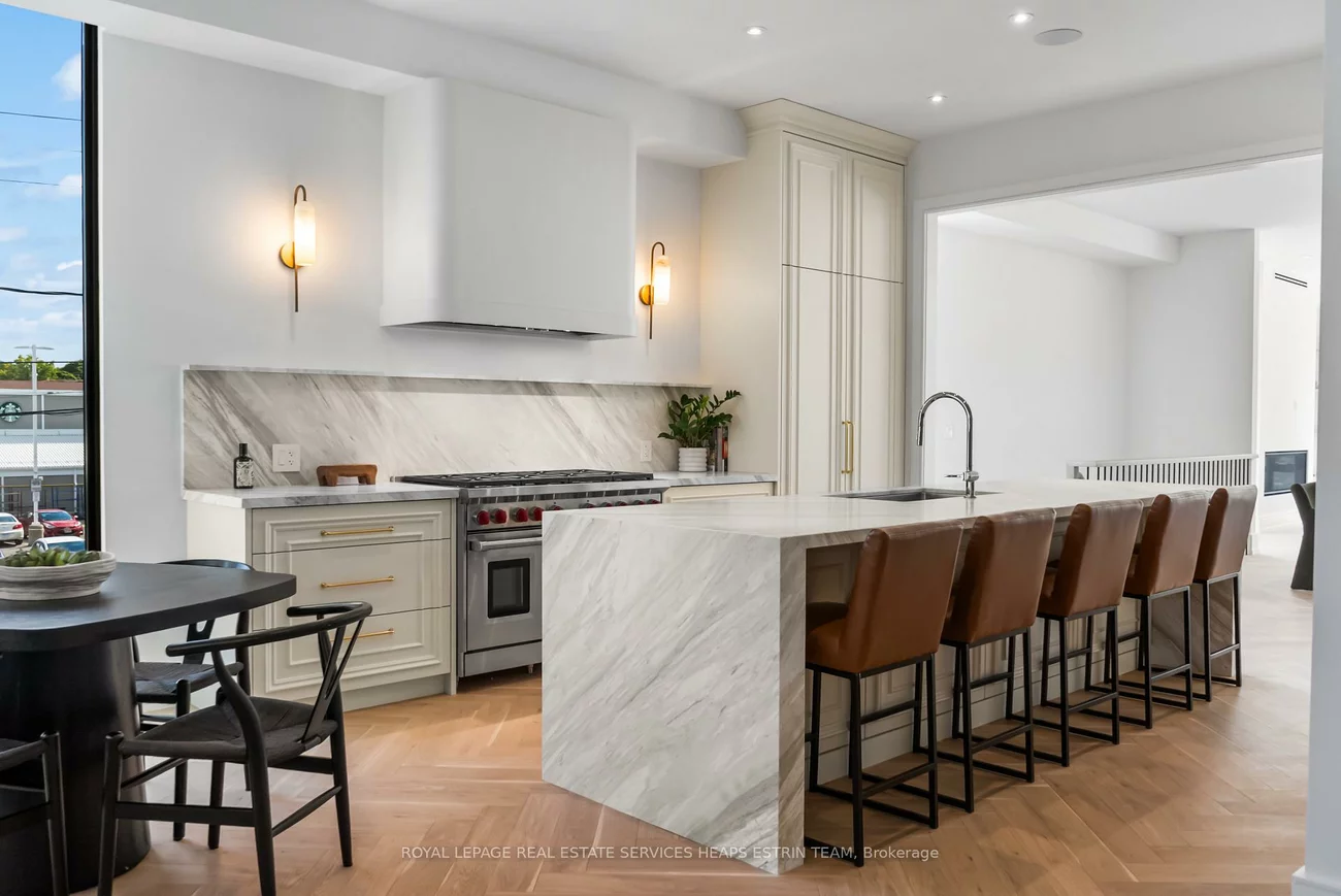 38, Evergreen, Leaside, Toronto