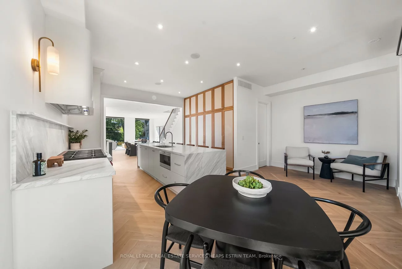 38, Evergreen, Leaside, Toronto