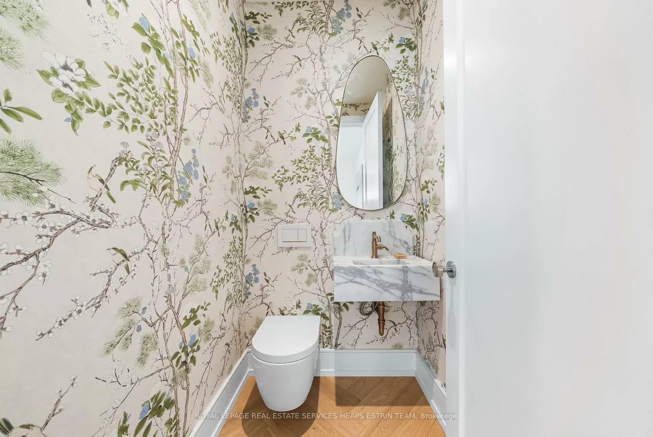 38, Evergreen, Leaside, Toronto