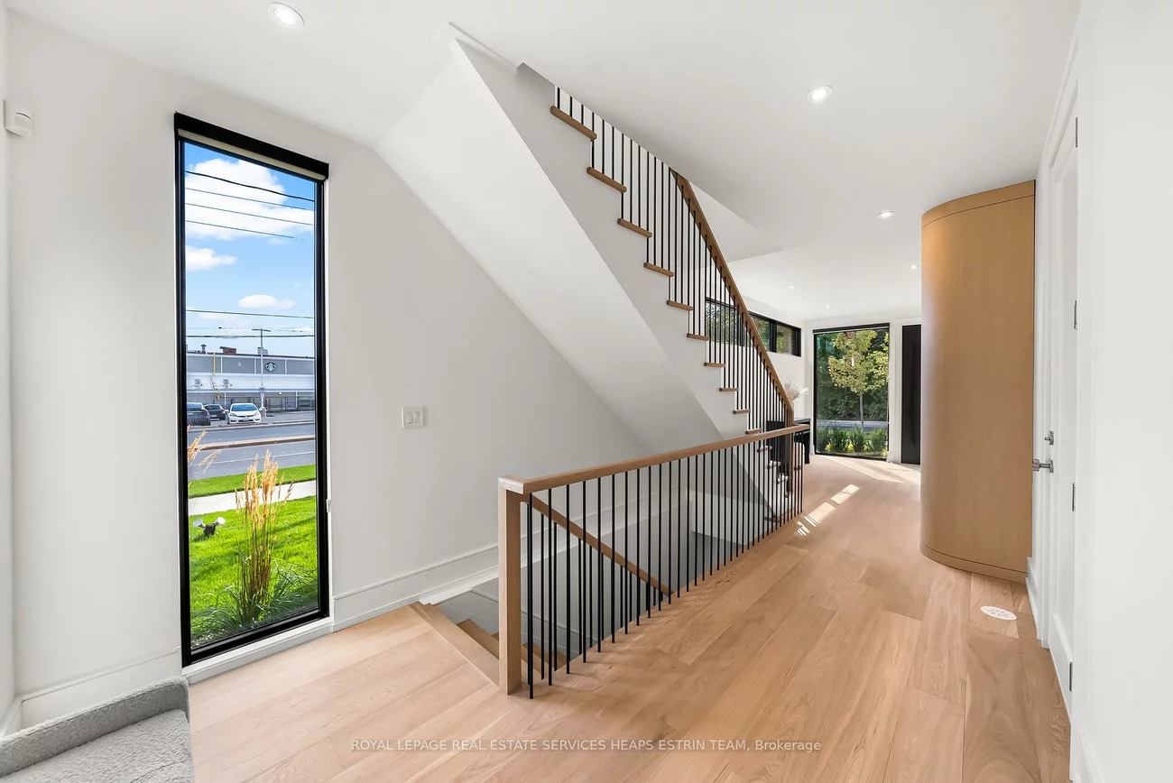 38, Evergreen, Leaside, Toronto