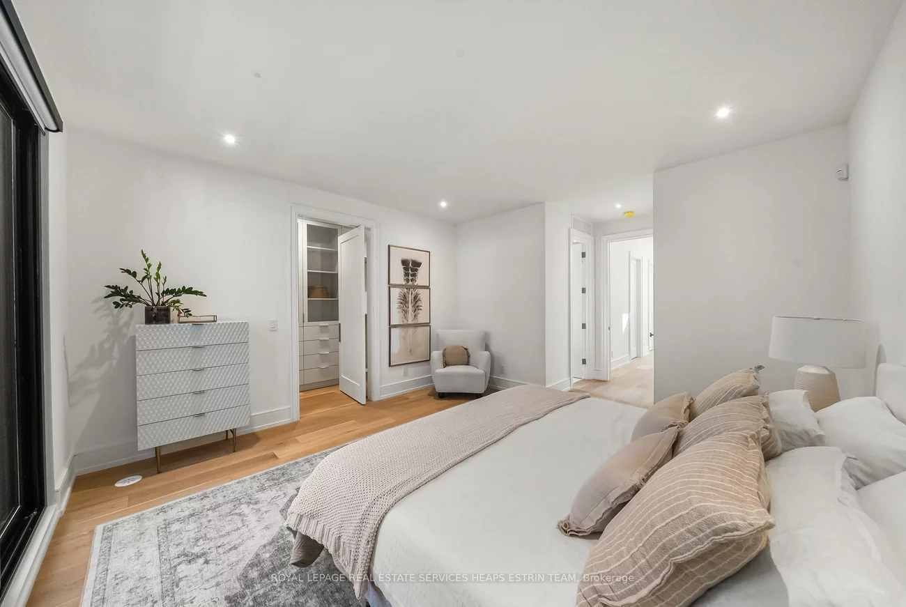 38, Evergreen, Leaside, Toronto