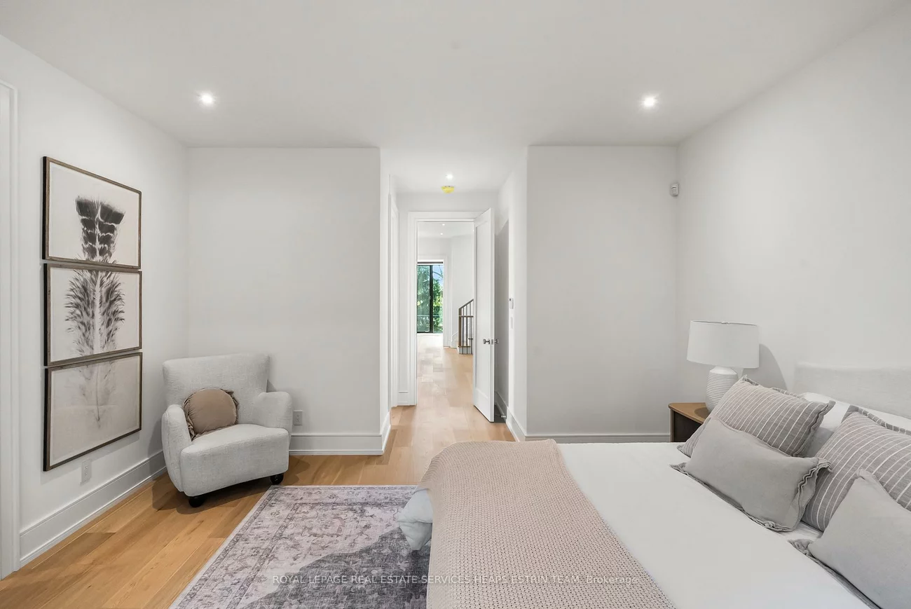 38, Evergreen, Leaside, Toronto