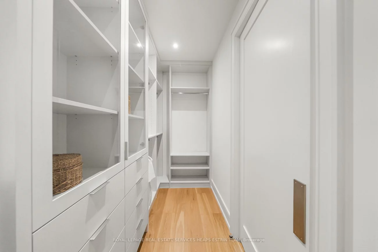 38, Evergreen, Leaside, Toronto