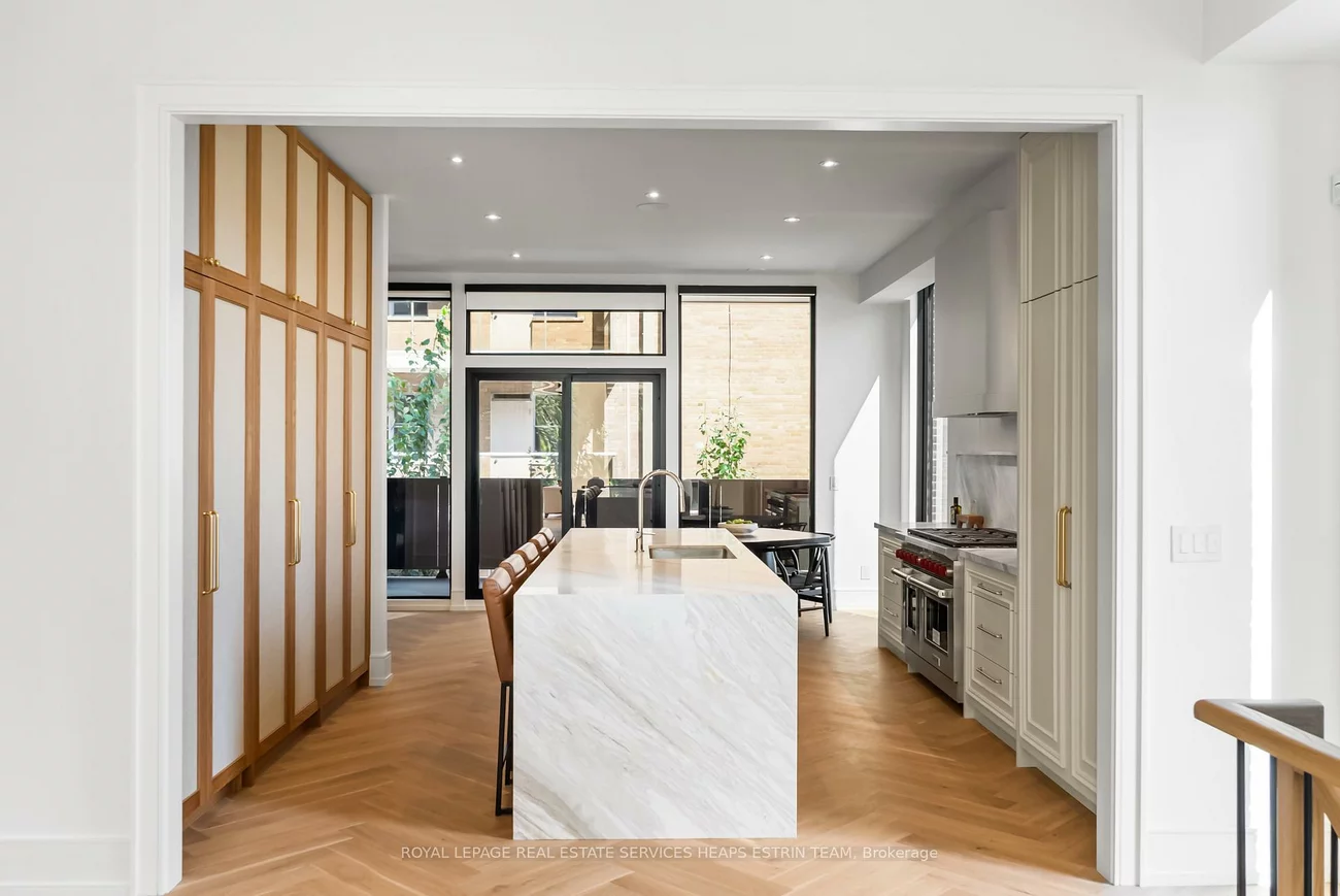 38, Evergreen, Leaside, Toronto