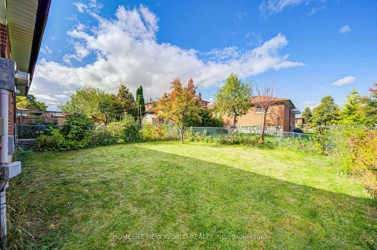 86, Tuscarora, Pleasant View, Toronto